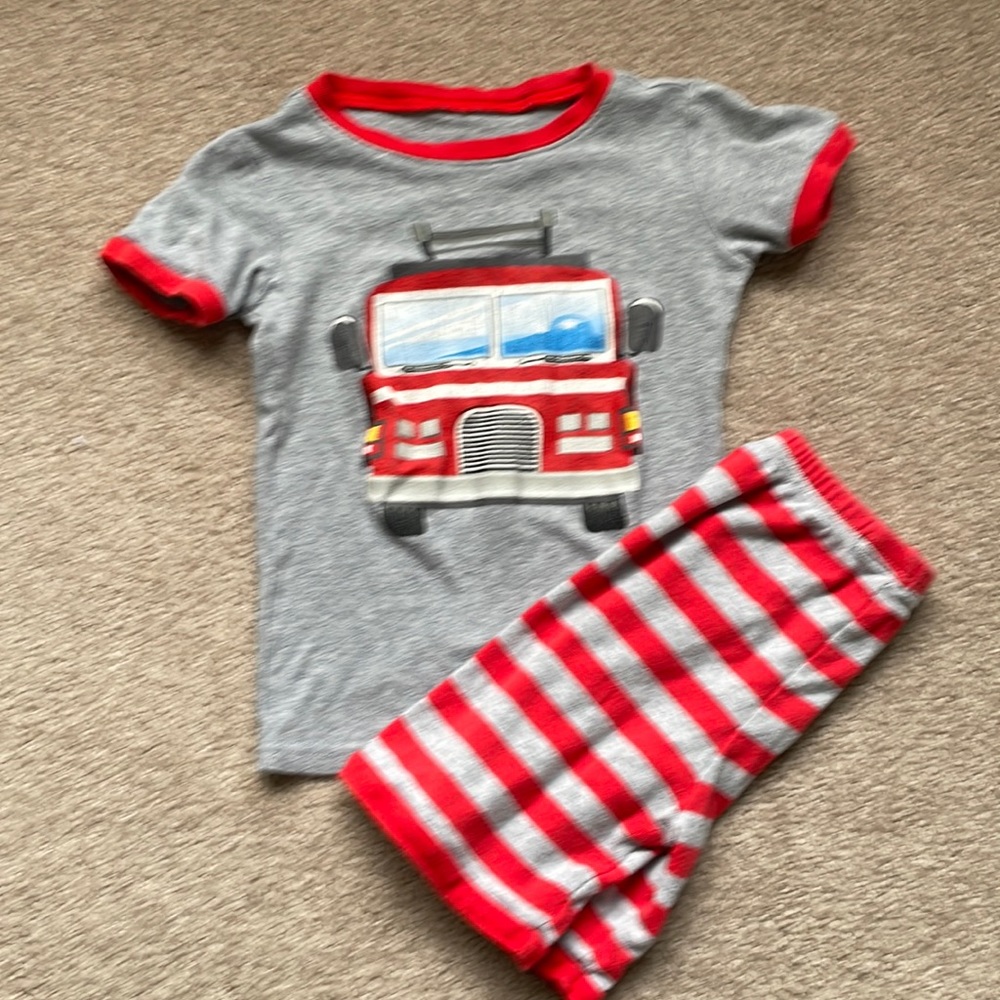 ⭐️⭐️5 for $15⭐️⭐️ Size 5 summer pjs. Family Feeling brand. Super soft.